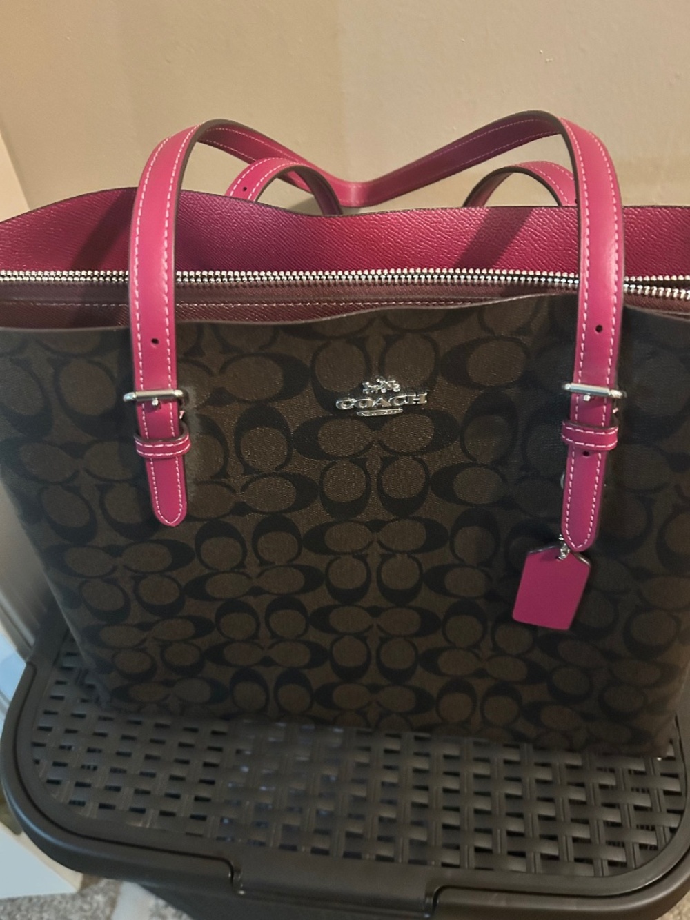 Coach tote; excellent condition, see pics